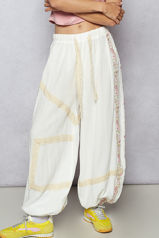 Liv Joggers | White