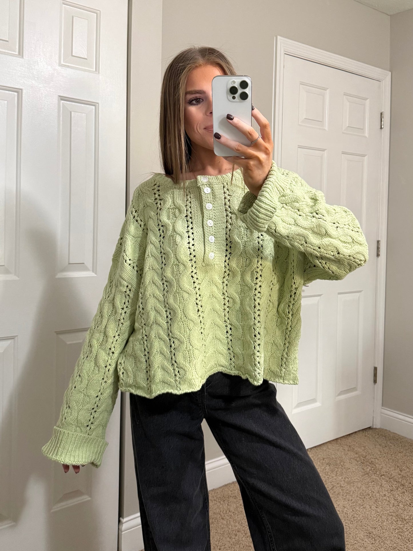 Vintage Charm Sweater | Light Green