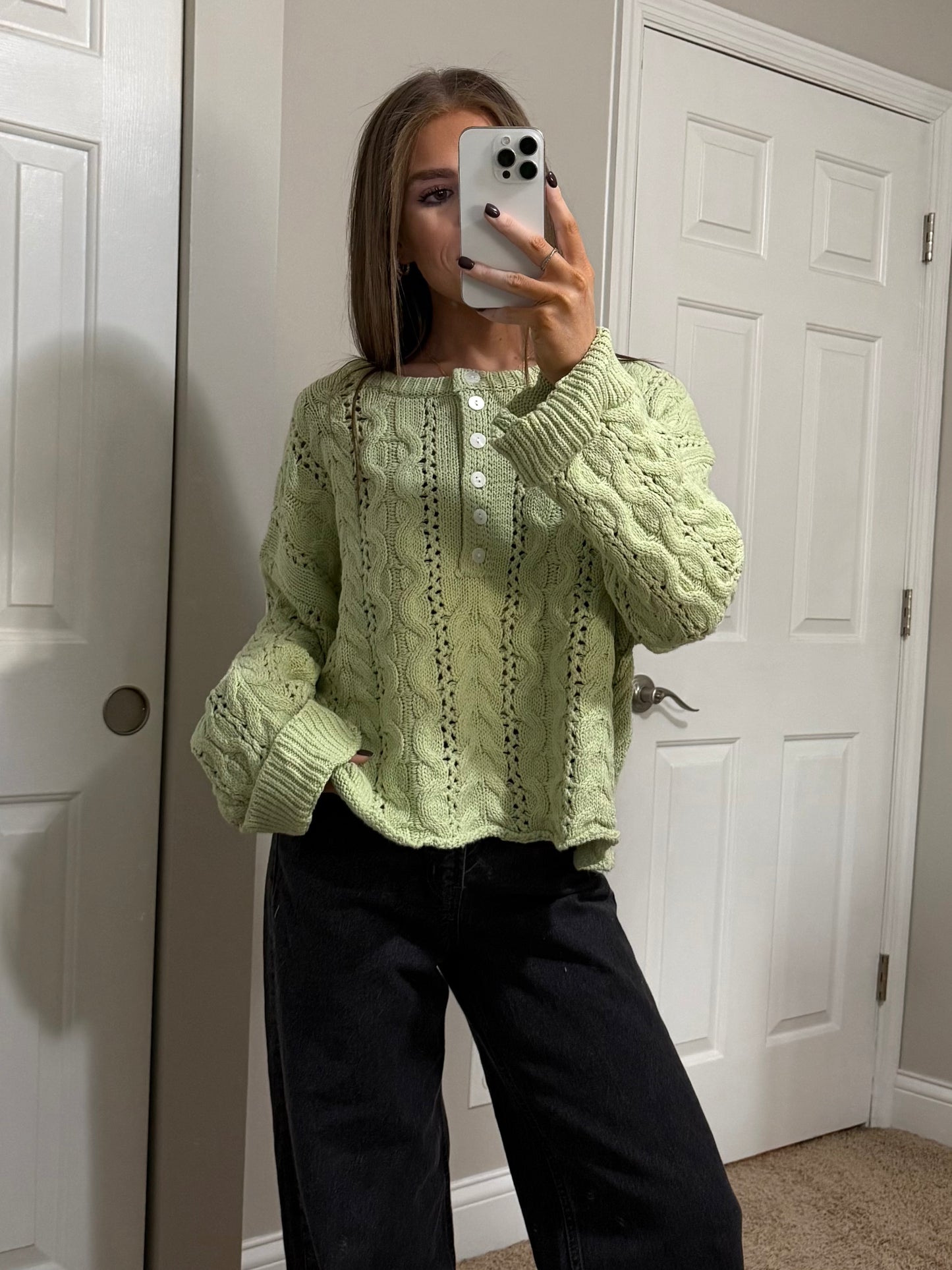 Vintage Charm Sweater | Light Green